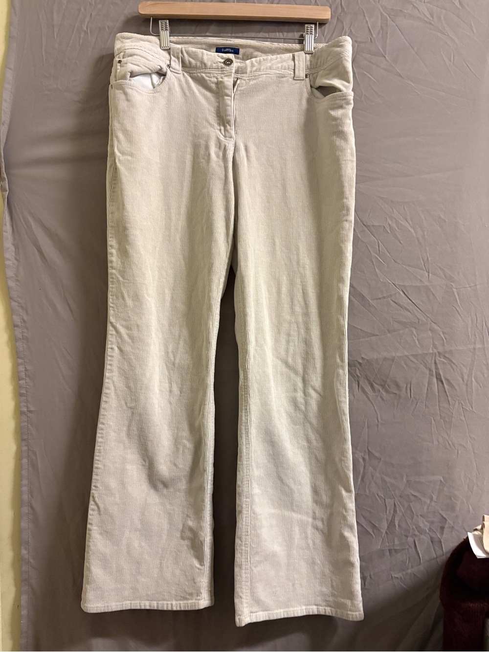 Reitmans Cream Wide-Leg Flare Jeans